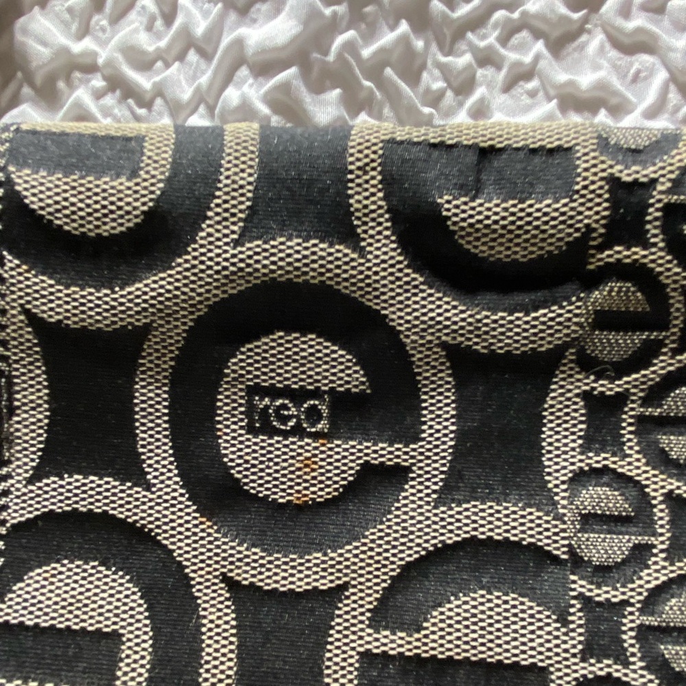 Vintage Marc Ecko RED Black and Cream Textured Purse with Logo - Picture 2 of 11